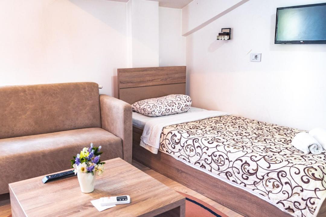 Hotel Zeleni Vir Ni Kültér fotó