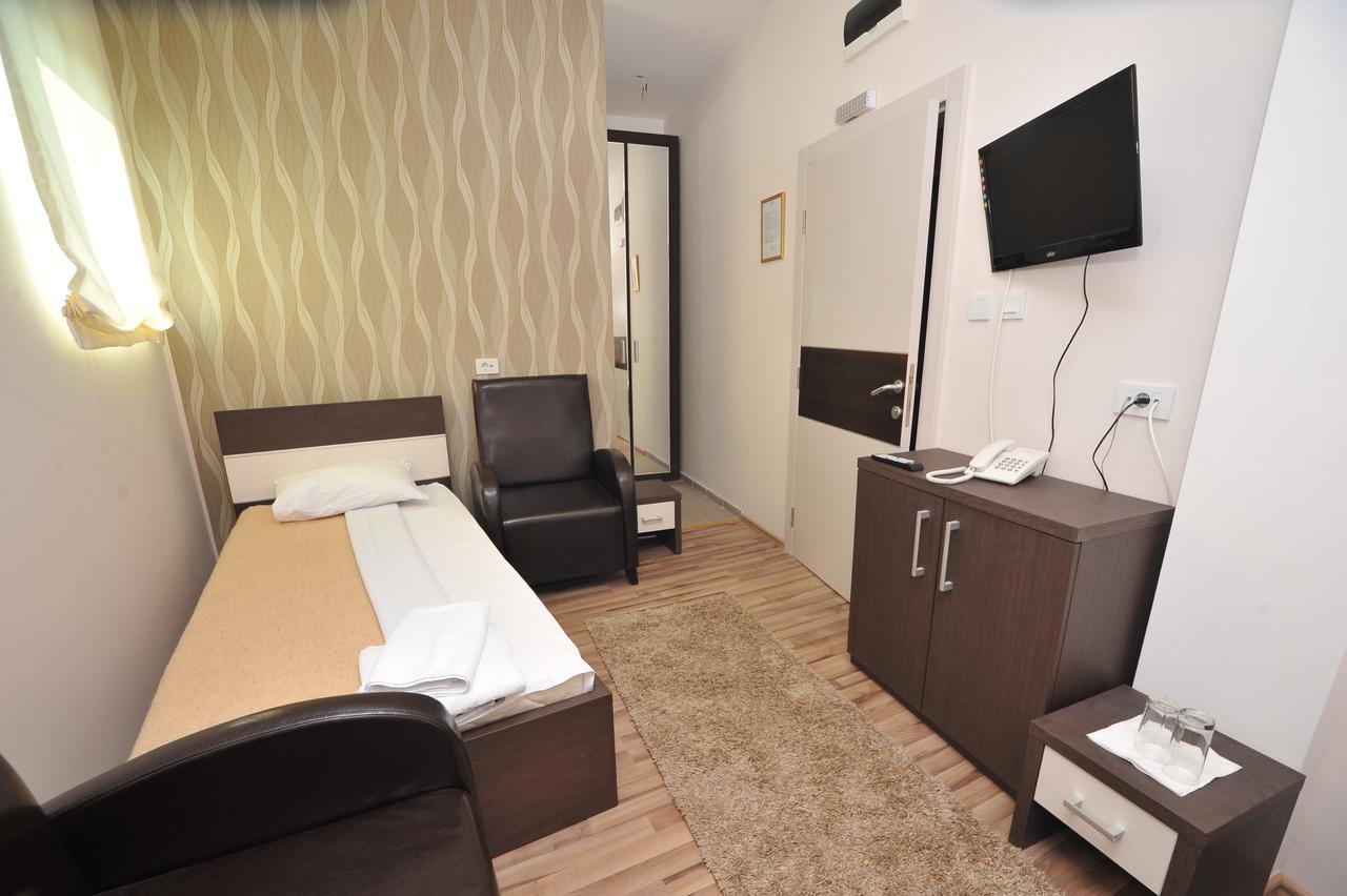 Hotel Zeleni Vir Ni Kültér fotó